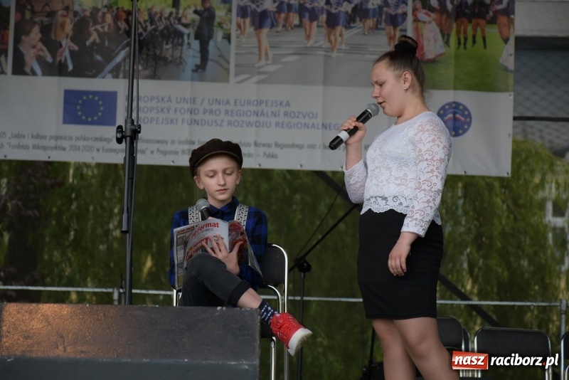 Zdjęcie w galerii na portalu naszraciborz.pl: Majówka pod zamkiem w Chałupkach [FOTO] wiadomości z regionu