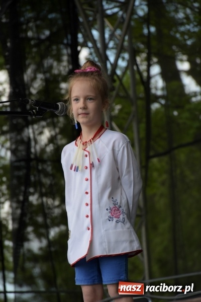 Zdjęcie w galerii na portalu naszraciborz.pl: Majówka pod zamkiem w Chałupkach [FOTO] wiadomości z regionu