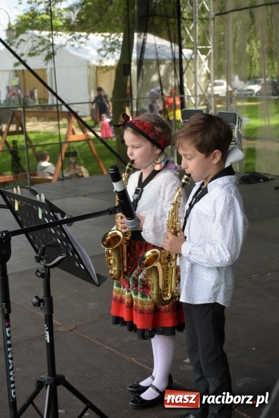 Zdjęcie w galerii na portalu naszraciborz.pl: Majówka pod zamkiem w Chałupkach [FOTO] wiadomości z regionu