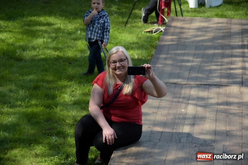 Zdjęcie w galerii na portalu naszraciborz.pl: Majówka pod zamkiem w Chałupkach [FOTO] wiadomości z regionu
