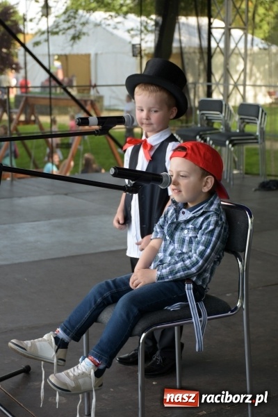 Zdjęcie w galerii na portalu naszraciborz.pl: Majówka pod zamkiem w Chałupkach [FOTO] wiadomości z regionu