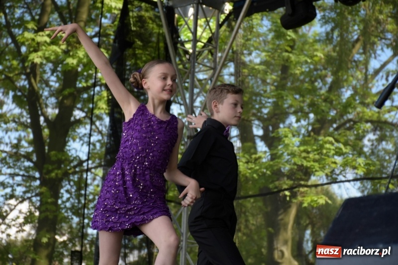 Zdjęcie w galerii na portalu naszraciborz.pl: Majówka pod zamkiem w Chałupkach [FOTO] wiadomości z regionu