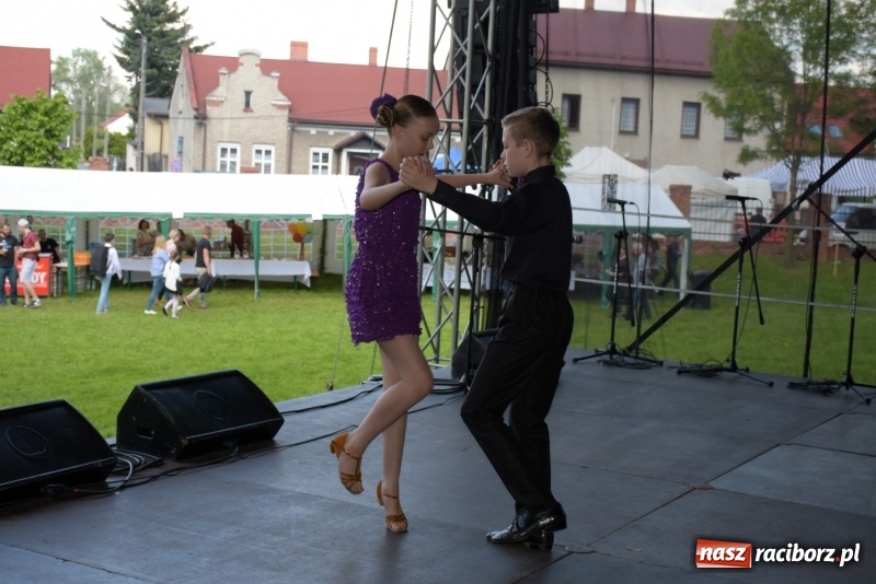 Zdjęcie w galerii na portalu naszraciborz.pl: Majówka pod zamkiem w Chałupkach [FOTO] wiadomości z regionu