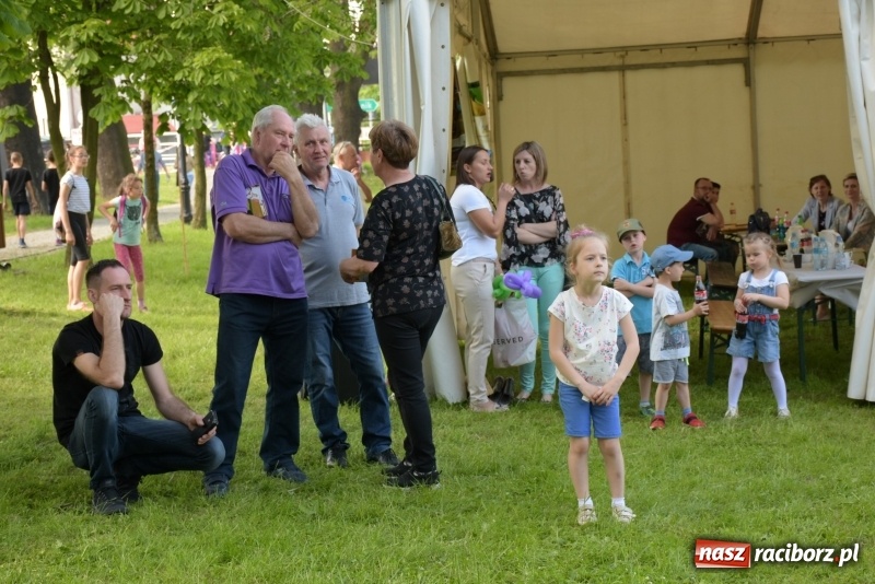 Zdjęcie w galerii na portalu naszraciborz.pl: Majówka pod zamkiem w Chałupkach [FOTO] wiadomości z regionu