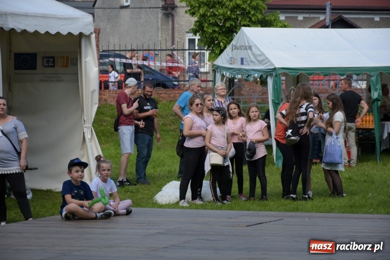 Zdjęcie w galerii na portalu naszraciborz.pl: Majówka pod zamkiem w Chałupkach [FOTO] wiadomości z regionu