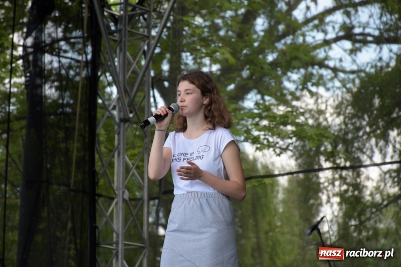 Zdjęcie w galerii na portalu naszraciborz.pl: Majówka pod zamkiem w Chałupkach [FOTO] wiadomości z regionu