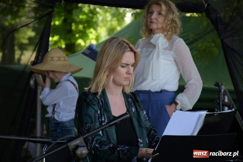 Zdjęcie w galerii na portalu naszraciborz.pl: Majówka pod zamkiem w Chałupkach [FOTO] wiadomości z regionu