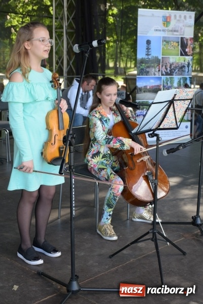Zdjęcie w galerii na portalu naszraciborz.pl: Majówka pod zamkiem w Chałupkach [FOTO] wiadomości z regionu