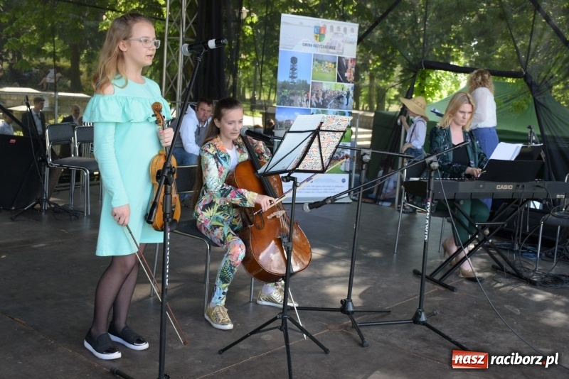 Zdjęcie w galerii na portalu naszraciborz.pl: Majówka pod zamkiem w Chałupkach [FOTO] wiadomości z regionu