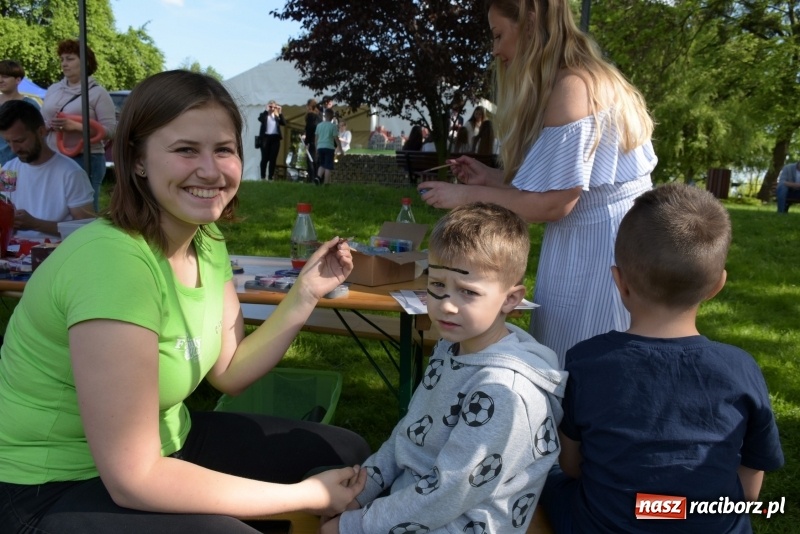 Zdjęcie w galerii na portalu naszraciborz.pl: Majówka pod zamkiem w Chałupkach [FOTO] wiadomości z regionu