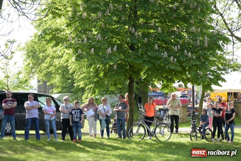 Zdjęcie w galerii na portalu naszraciborz.pl: Majówka pod zamkiem w Chałupkach [FOTO] wiadomości z regionu