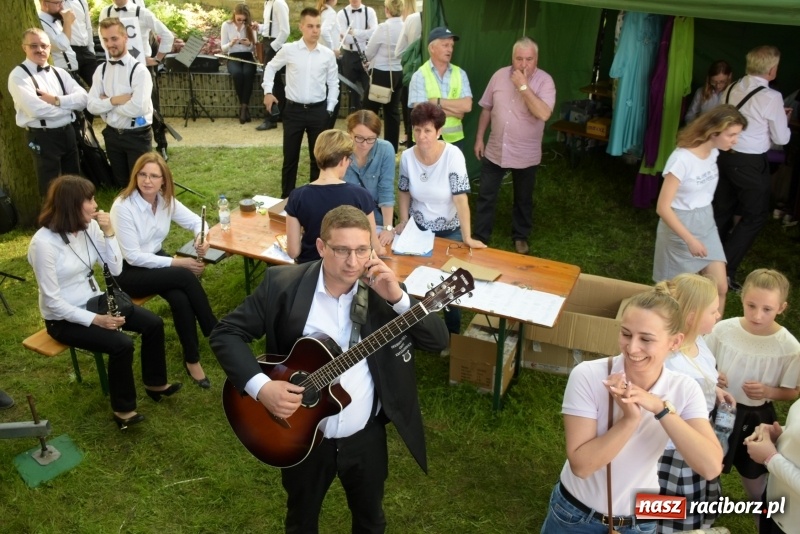 Zdjęcie w galerii na portalu naszraciborz.pl: Majówka pod zamkiem w Chałupkach [FOTO] wiadomości z regionu