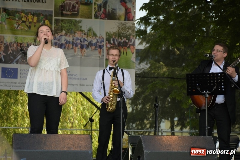 Zdjęcie w galerii na portalu naszraciborz.pl: Majówka pod zamkiem w Chałupkach [FOTO] wiadomości z regionu