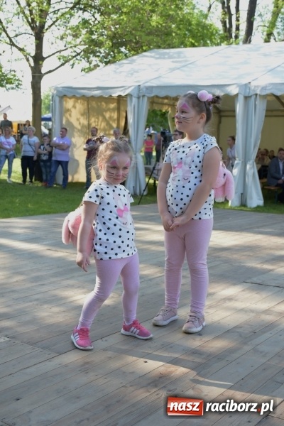 Zdjęcie w galerii na portalu naszraciborz.pl: Majówka pod zamkiem w Chałupkach [FOTO] wiadomości z regionu