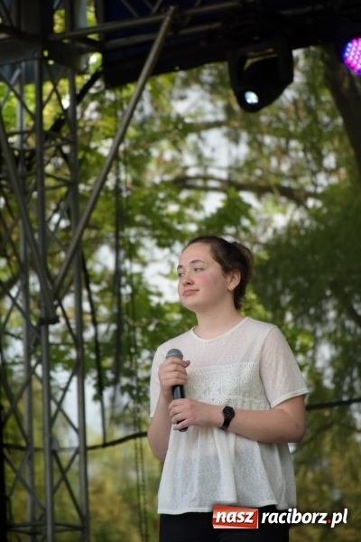 Zdjęcie w galerii na portalu naszraciborz.pl: Majówka pod zamkiem w Chałupkach [FOTO] wiadomości z regionu