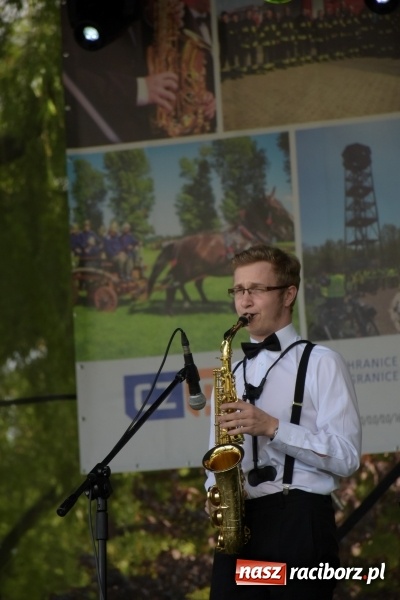 Zdjęcie w galerii na portalu naszraciborz.pl: Majówka pod zamkiem w Chałupkach [FOTO] wiadomości z regionu