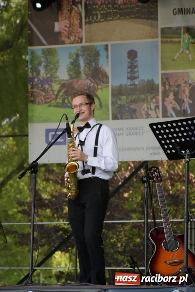 Zdjęcie w galerii na portalu naszraciborz.pl: Majówka pod zamkiem w Chałupkach [FOTO] wiadomości z regionu