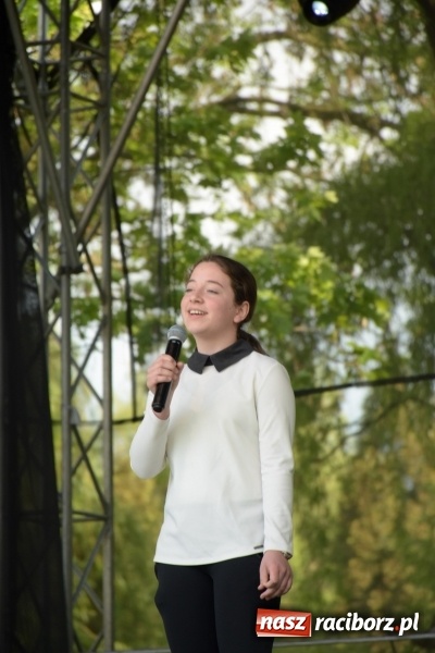 Zdjęcie w galerii na portalu naszraciborz.pl: Majówka pod zamkiem w Chałupkach [FOTO] wiadomości z regionu