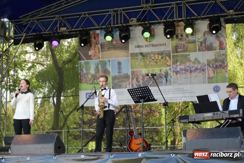Zdjęcie w galerii na portalu naszraciborz.pl: Majówka pod zamkiem w Chałupkach [FOTO] wiadomości z regionu