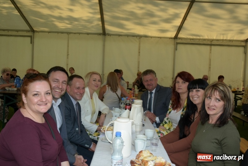 Zdjęcie w galerii na portalu naszraciborz.pl: Majówka pod zamkiem w Chałupkach [FOTO] wiadomości z regionu