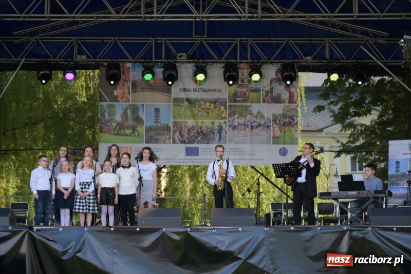 Zdjęcie w galerii na portalu naszraciborz.pl: Majówka pod zamkiem w Chałupkach [FOTO] wiadomości z regionu