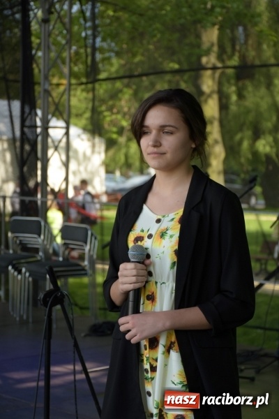 Zdjęcie w galerii na portalu naszraciborz.pl: Majówka pod zamkiem w Chałupkach [FOTO] wiadomości z regionu