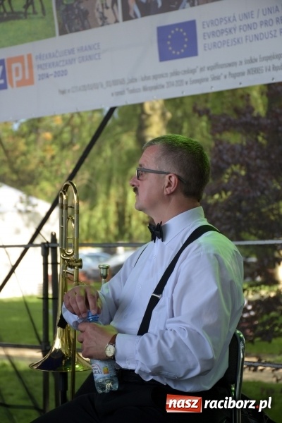 Zdjęcie w galerii na portalu naszraciborz.pl: Majówka pod zamkiem w Chałupkach [FOTO] wiadomości z regionu