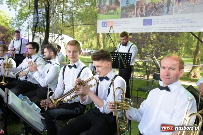 Zdjęcie w galerii na portalu naszraciborz.pl: Majówka pod zamkiem w Chałupkach [FOTO] wiadomości z regionu