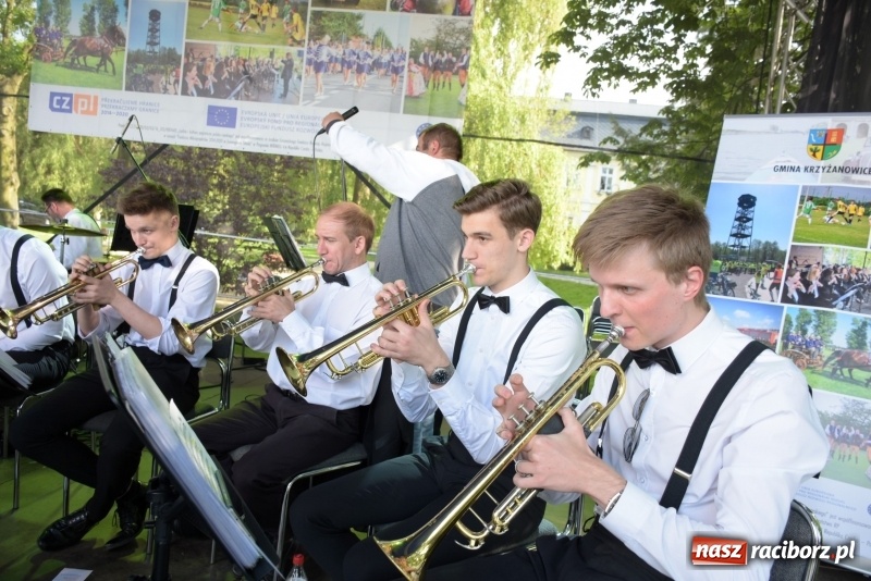 Zdjęcie w galerii na portalu naszraciborz.pl: Majówka pod zamkiem w Chałupkach [FOTO] wiadomości z regionu