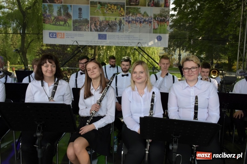 Zdjęcie w galerii na portalu naszraciborz.pl: Majówka pod zamkiem w Chałupkach [FOTO] wiadomości z regionu