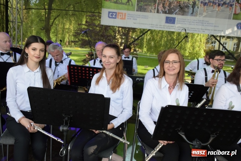 Zdjęcie w galerii na portalu naszraciborz.pl: Majówka pod zamkiem w Chałupkach [FOTO] wiadomości z regionu