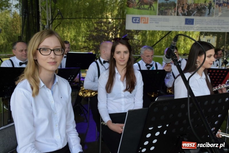 Zdjęcie w galerii na portalu naszraciborz.pl: Majówka pod zamkiem w Chałupkach [FOTO] wiadomości z regionu