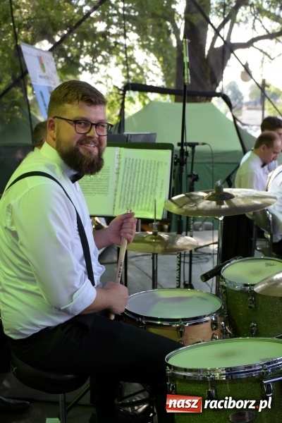 Zdjęcie w galerii na portalu naszraciborz.pl: Majówka pod zamkiem w Chałupkach [FOTO] wiadomości z regionu