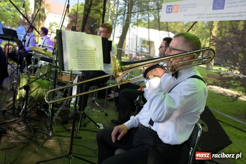 Zdjęcie w galerii na portalu naszraciborz.pl: Majówka pod zamkiem w Chałupkach [FOTO] wiadomości z regionu