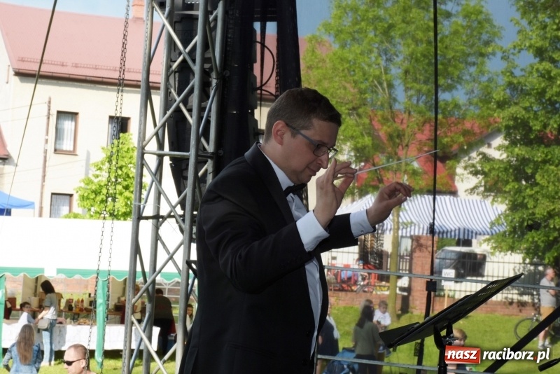 Zdjęcie w galerii na portalu naszraciborz.pl: Majówka pod zamkiem w Chałupkach [FOTO] wiadomości z regionu