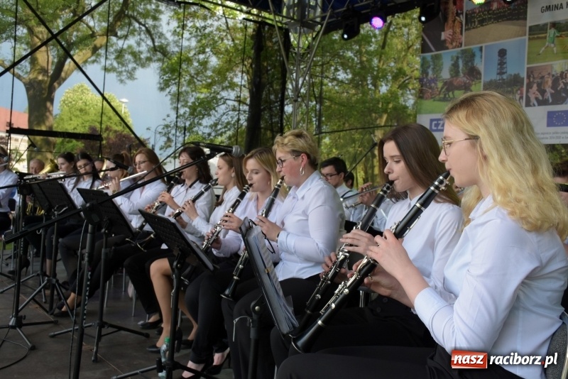 Zdjęcie w galerii na portalu naszraciborz.pl: Majówka pod zamkiem w Chałupkach [FOTO] wiadomości z regionu