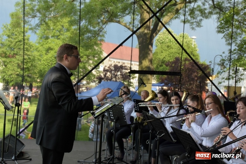 Zdjęcie w galerii na portalu naszraciborz.pl: Majówka pod zamkiem w Chałupkach [FOTO] wiadomości z regionu