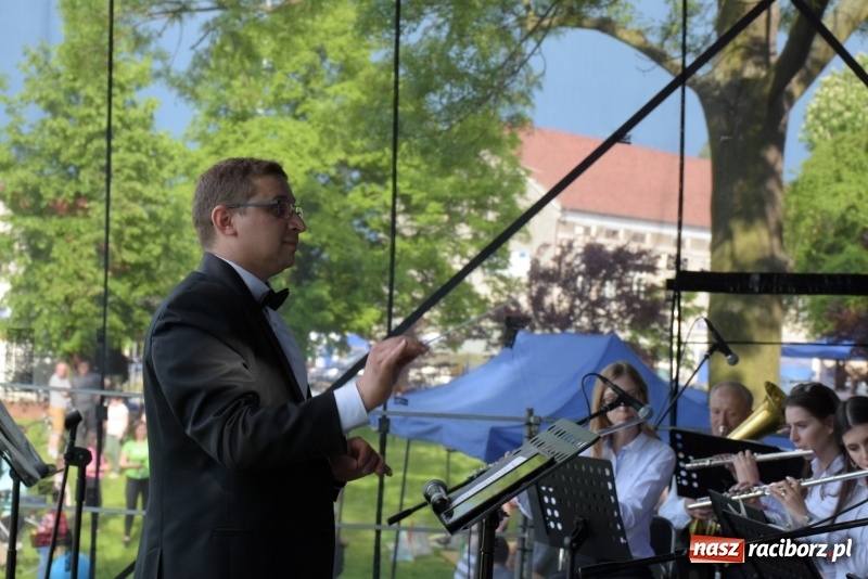 Zdjęcie w galerii na portalu naszraciborz.pl: Majówka pod zamkiem w Chałupkach [FOTO] wiadomości z regionu
