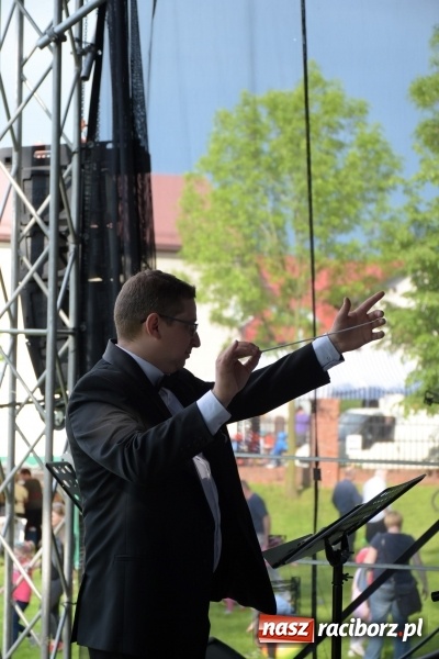 Zdjęcie w galerii na portalu naszraciborz.pl: Majówka pod zamkiem w Chałupkach [FOTO] wiadomości z regionu