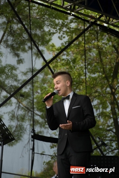 Zdjęcie w galerii na portalu naszraciborz.pl: Majówka pod zamkiem w Chałupkach [FOTO] wiadomości z regionu