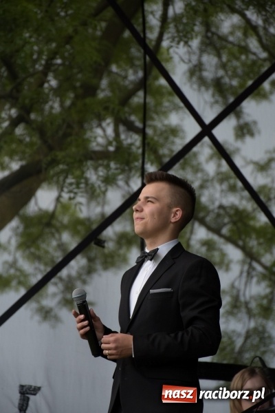 Zdjęcie w galerii na portalu naszraciborz.pl: Majówka pod zamkiem w Chałupkach [FOTO] wiadomości z regionu