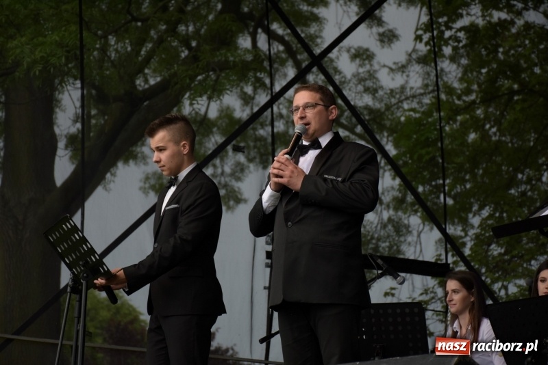 Zdjęcie w galerii na portalu naszraciborz.pl: Majówka pod zamkiem w Chałupkach [FOTO] wiadomości z regionu