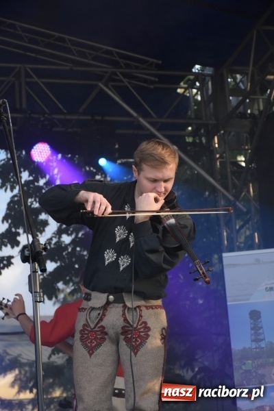 Zdjęcie w galerii na portalu naszraciborz.pl: Majówka pod zamkiem w Chałupkach [FOTO] wiadomości z regionu