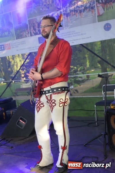 Zdjęcie w galerii na portalu naszraciborz.pl: Majówka pod zamkiem w Chałupkach [FOTO] wiadomości z regionu