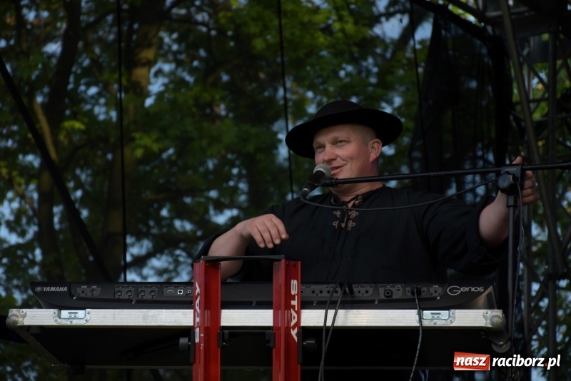 Zdjęcie w galerii na portalu naszraciborz.pl: Majówka pod zamkiem w Chałupkach [FOTO] wiadomości z regionu