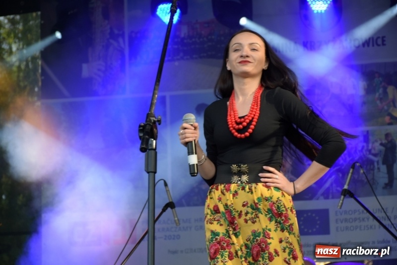 Zdjęcie w galerii na portalu naszraciborz.pl: Majówka pod zamkiem w Chałupkach [FOTO] wiadomości z regionu