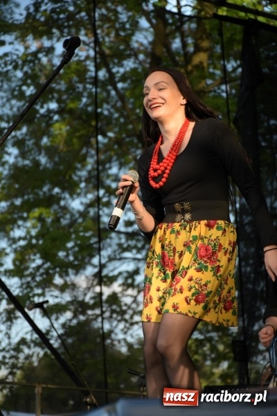 Zdjęcie w galerii na portalu naszraciborz.pl: Majówka pod zamkiem w Chałupkach [FOTO] wiadomości z regionu