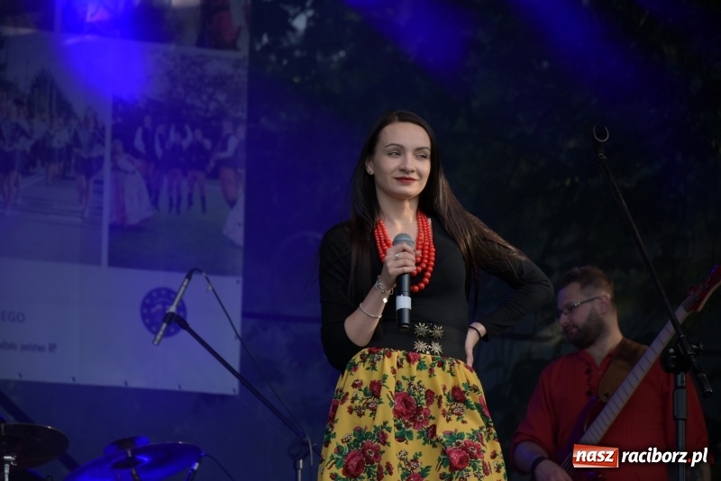 Zdjęcie w galerii na portalu naszraciborz.pl: Majówka pod zamkiem w Chałupkach [FOTO] wiadomości z regionu