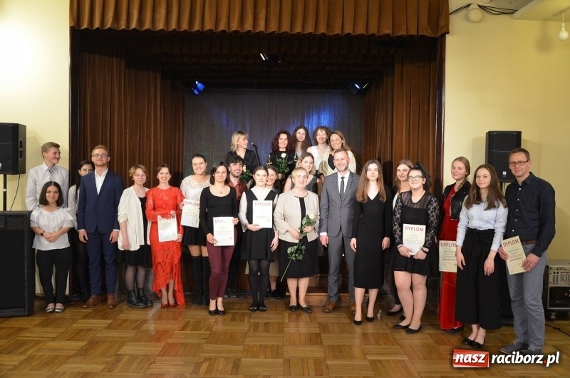 Zdjęcie w galerii na portalu naszraciborz.pl: Amor sprawił. Sukces wokalistek z Atlantydy wiadomości z regionu