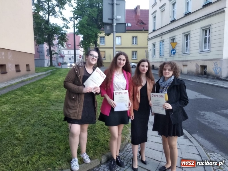 Zdjęcie w galerii na portalu naszraciborz.pl: Amor sprawił. Sukces wokalistek z Atlantydy wiadomości z regionu